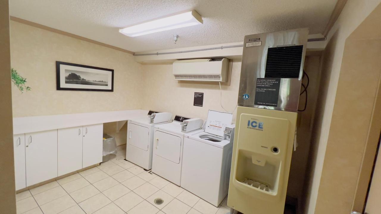Motel Super 8 By Wyndham Maumee Perrysburg Toledo Area Exterior foto